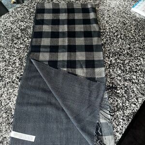 Carpisa Blue and Gray Check Scarf NWT